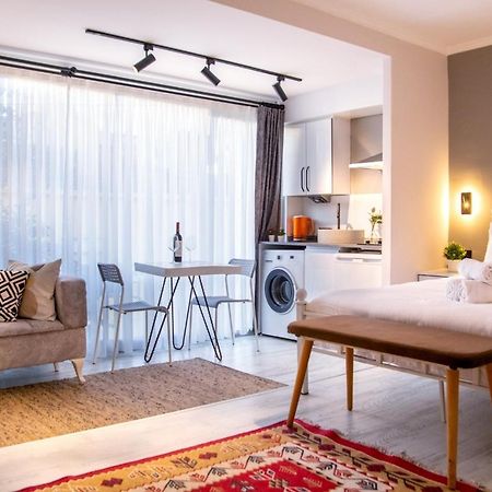 Appartamento Invigorating Studio Flat Near Kordon In Alsancak Smirne Esterno foto