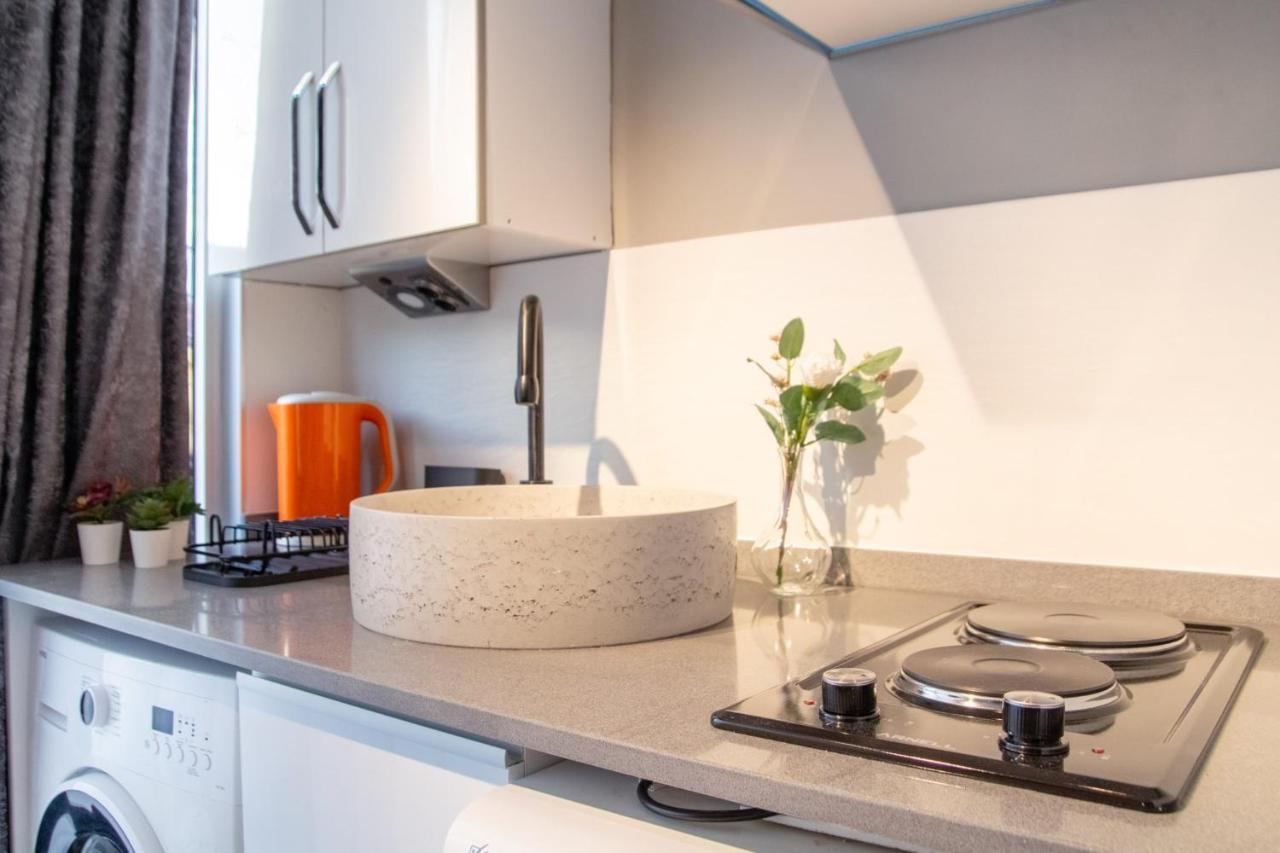 Appartamento Invigorating Studio Flat Near Kordon In Alsancak Smirne Esterno foto