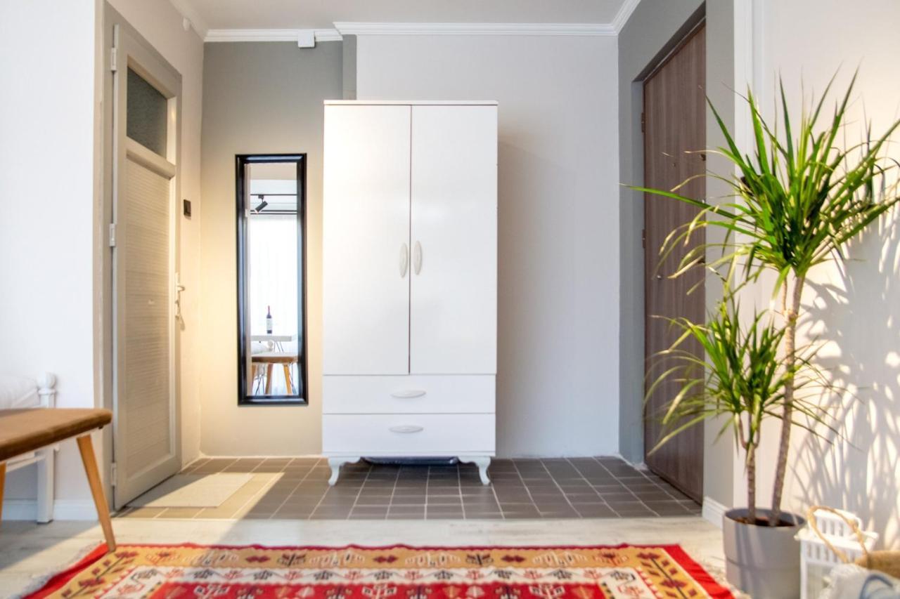 Appartamento Invigorating Studio Flat Near Kordon In Alsancak Smirne Esterno foto